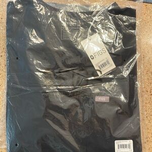 NEW Black Figs SET Catarina one pocket scrub top and Zamora jogger scrub pants